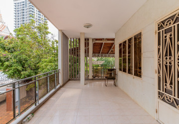 8 Bedroom Commercial Villa For Rent - Tonle Bassac, Phnom Penh thumbnail