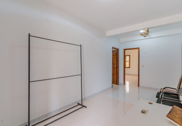 8 Bedroom Commercial Villa For Rent - Tonle Bassac, Phnom Penh thumbnail