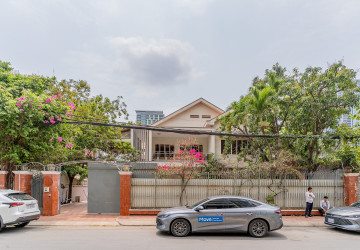 8 Bedroom Commercial Villa For Rent - Tonle Bassac, Phnom Penh thumbnail