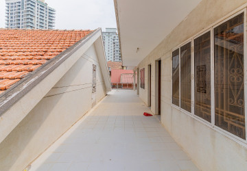 8 Bedroom Commercial Villa For Rent - Tonle Bassac, Phnom Penh thumbnail