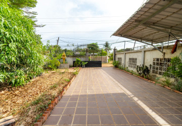 6 Bedroom House For Rent - Ampil, Prasat Bakong, Siem Reap thumbnail