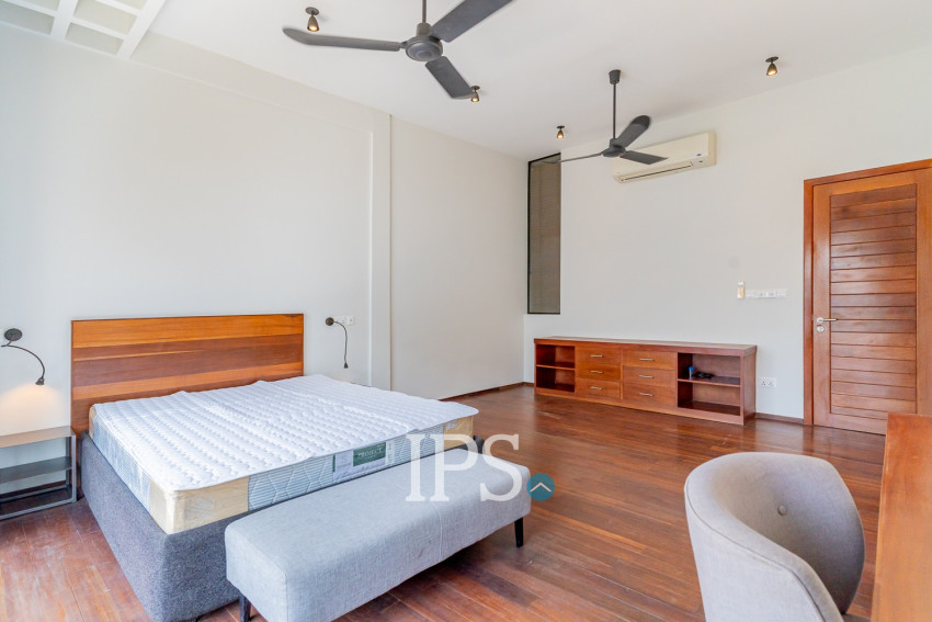 Renovated Duplex 4 Bedroom Apartment For Sale - Phsar Kandal 1, Phnom Penh