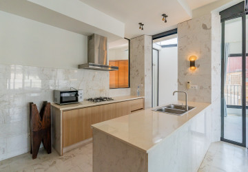 Renovated Duplex 4 Bedroom Apartment For Sale - Phsar Kandal 1, Phnom Penh thumbnail