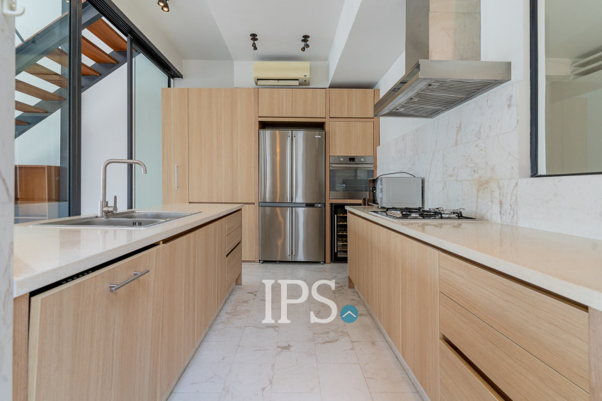 Renovated Duplex 4 Bedroom Apartment For Sale - Phsar Kandal 1, Phnom Penh