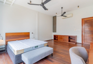 Renovated Duplex 4 Bedroom Apartment For Sale - Phsar Kandal 1, Phnom Penh thumbnail