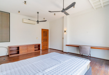 Renovated Duplex 4 Bedroom Apartment For Sale - Phsar Kandal 1, Phnom Penh thumbnail