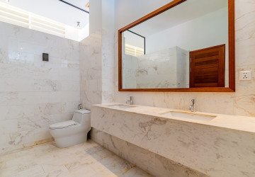 Renovated Duplex 4 Bedroom Apartment For Sale - Phsar Kandal 1, Phnom Penh thumbnail