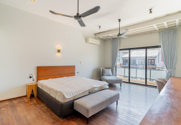 Renovated Duplex 4 Bedroom Apartment For Sale - Phsar Kandal 1, Phnom Penh thumbnail