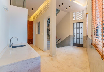 Renovated Duplex 4 Bedroom Apartment For Sale - Phsar Kandal 1, Phnom Penh thumbnail