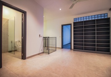 Renovated Duplex 3 Bedroom For Sale - Phsar Kandal 1, Phnom Penh thumbnail