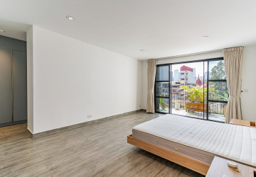 Renovated Duplex 3 Bedroom For Sale - Phsar Kandal 1, Phnom Penh thumbnail