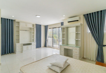 4 Bedroom Twin Villa For Rent - Hun Sen BLVD,  Phnom Penh thumbnail