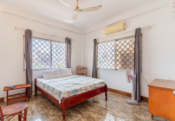 250 Sqm Roof top With 3 Bedroom Apartment For Rent  - Toul Tum Poung 1, Phnom Penh thumbnail