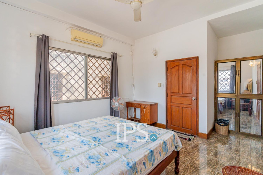 250 Sqm Roof top With 3 Bedroom Apartment For Rent  - Toul Tum Poung 1, Phnom Penh