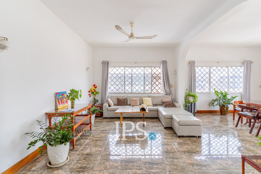 250 Sqm Roof top With 3 Bedroom Apartment For Rent  - Toul Tum Poung 1, Phnom Penh