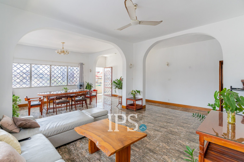 250 Sqm Roof top With 3 Bedroom Apartment For Rent  - Toul Tum Poung 1, Phnom Penh