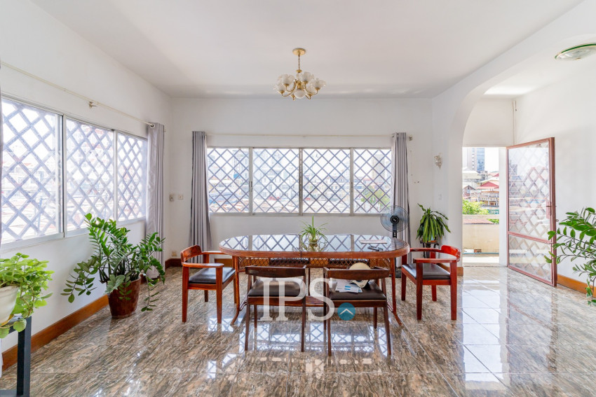 250 Sqm Roof top With 3 Bedroom Apartment For Rent  - Toul Tum Poung 1, Phnom Penh