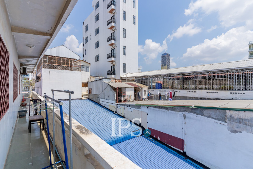 250 Sqm Roof top With 3 Bedroom Apartment For Rent  - Toul Tum Poung 1, Phnom Penh