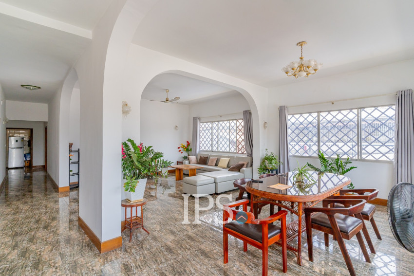 250 Sqm Roof top With 3 Bedroom Apartment For Rent  - Toul Tum Poung 1, Phnom Penh