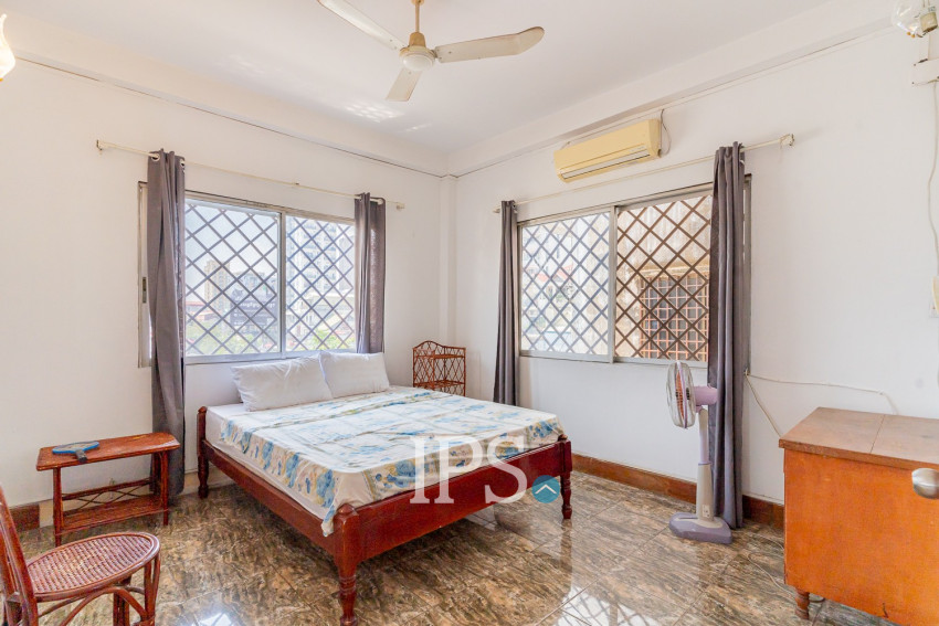 250 Sqm Roof top With 3 Bedroom Apartment For Rent  - Toul Tum Poung 1, Phnom Penh
