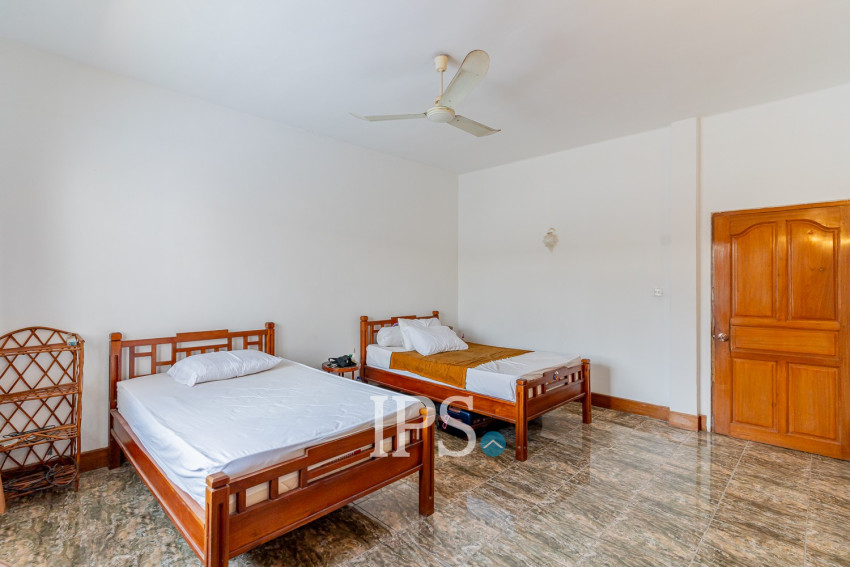 250 Sqm Roof top With 3 Bedroom Apartment For Rent  - Toul Tum Poung 1, Phnom Penh