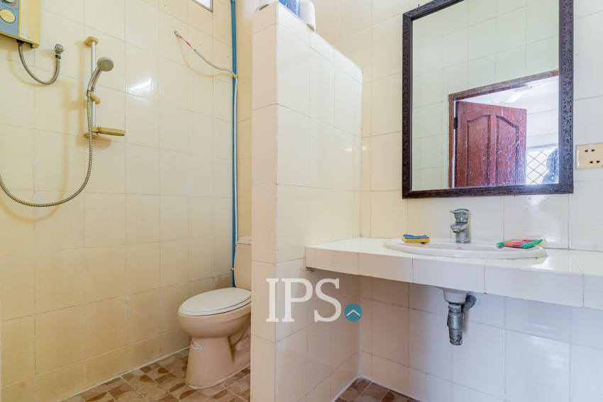 250 Sqm Roof top With 3 Bedroom Apartment For Rent  - Toul Tum Poung 1, Phnom Penh