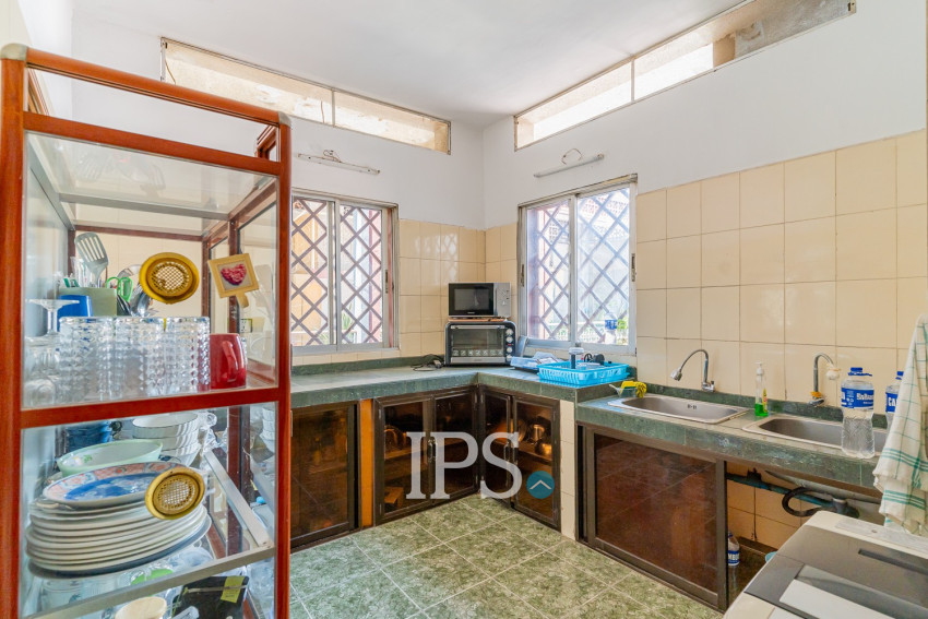 250 Sqm Roof top With 3 Bedroom Apartment For Rent  - Toul Tum Poung 1, Phnom Penh