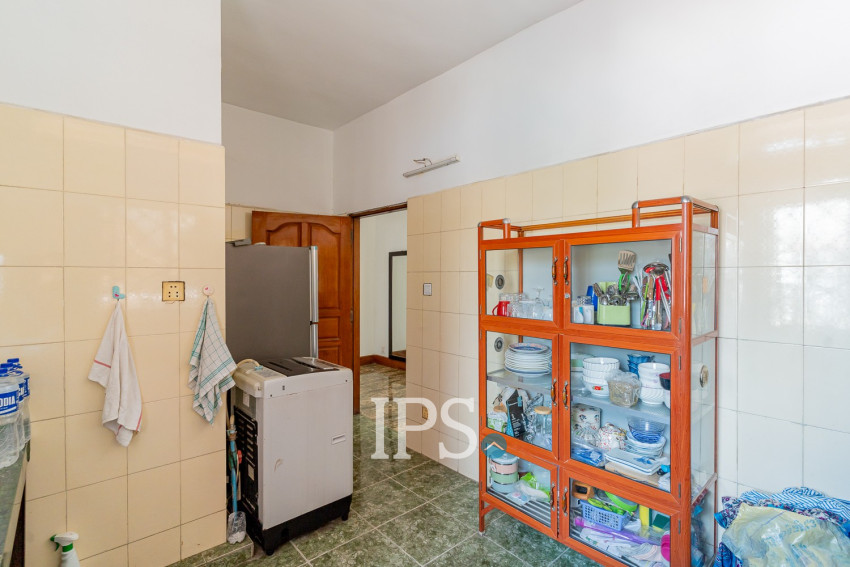 250 Sqm Roof top With 3 Bedroom Apartment For Rent  - Toul Tum Poung 1, Phnom Penh