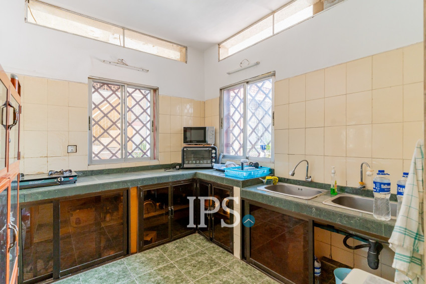 250 Sqm Roof top With 3 Bedroom Apartment For Rent  - Toul Tum Poung 1, Phnom Penh