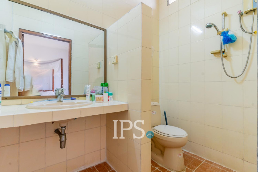 250 Sqm Roof top With 3 Bedroom Apartment For Rent  - Toul Tum Poung 1, Phnom Penh