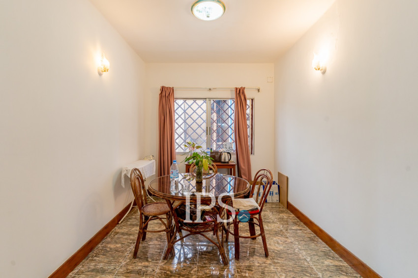 250 Sqm Roof top With 3 Bedroom Apartment For Rent  - Toul Tum Poung 1, Phnom Penh