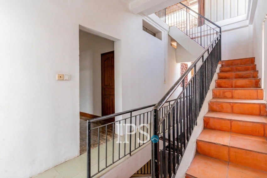 250 Sqm Roof top With 3 Bedroom Apartment For Rent  - Toul Tum Poung 1, Phnom Penh