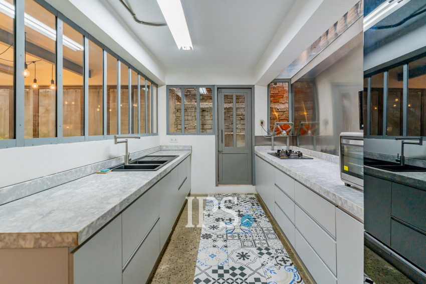 3 Bedroom Townhouse For Sale - Tonle Bassac, Phnom Penh