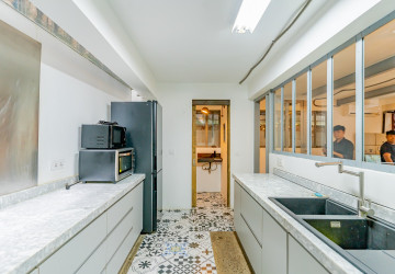 3 Bedroom Townhouse For Sale - Tonle Bassac, Phnom Penh thumbnail