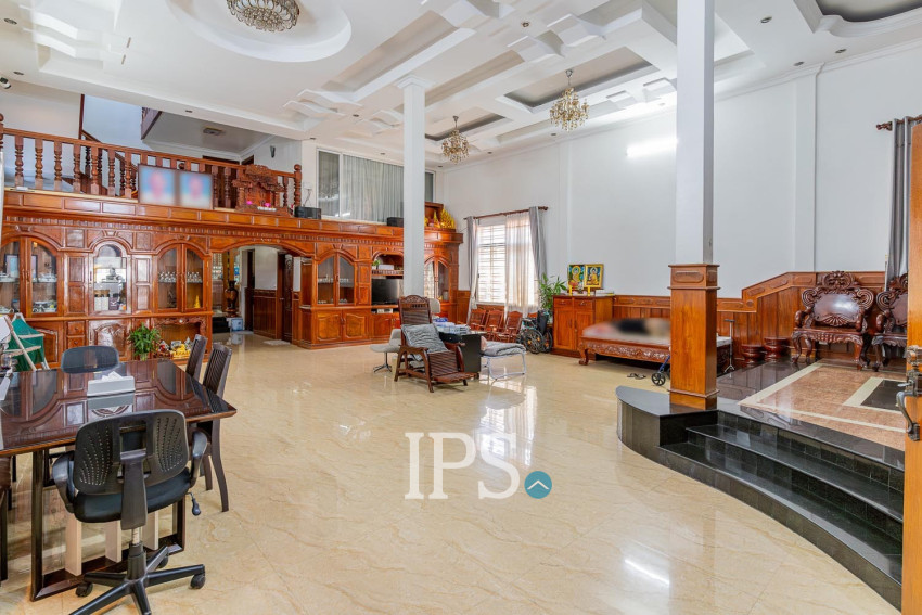 6 Bedroom Villa For Sale - Chip Mong 271, Chak Angrae Leu, Phnom Penh