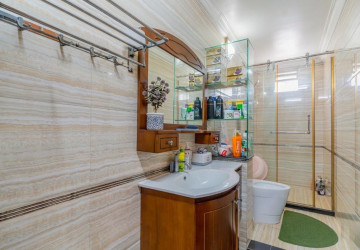 6 Bedroom Villa For Sale - Chip Mong 271, Chak Angrae Leu, Phnom Penh thumbnail