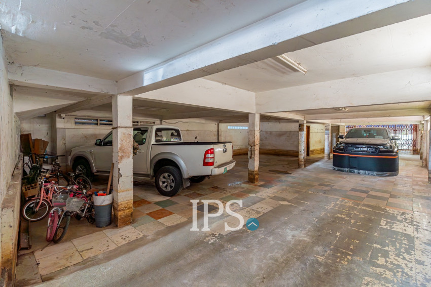 6 Bedroom Villa For Sale - Chip Mong 271, Chak Angrae Leu, Phnom Penh