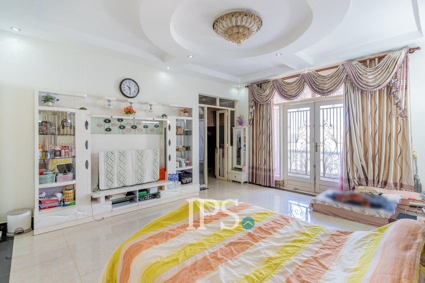 6 Bedroom Villa For Sale - Chip Mong 271, Chak Angrae Leu, Phnom Penh