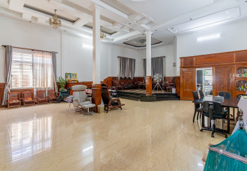 6 Bedroom Villa For Sale - Chip Mong 271, Chak Angrae Leu, Phnom Penh thumbnail