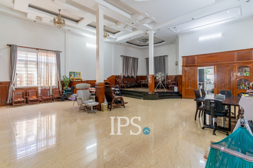 6 Bedroom Villa For Sale - Chip Mong 271, Chak Angrae Leu, Phnom Penh