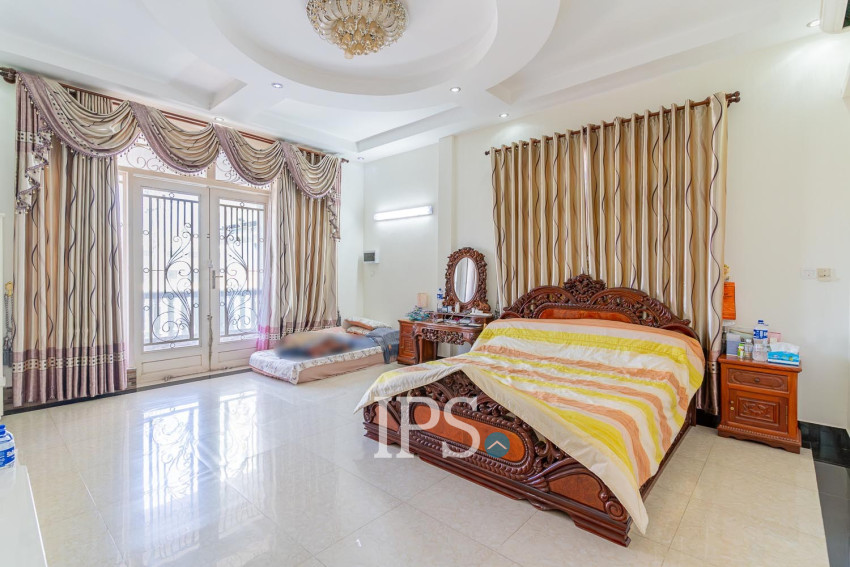 6 Bedroom Villa For Sale - Chip Mong 271, Chak Angrae Leu, Phnom Penh