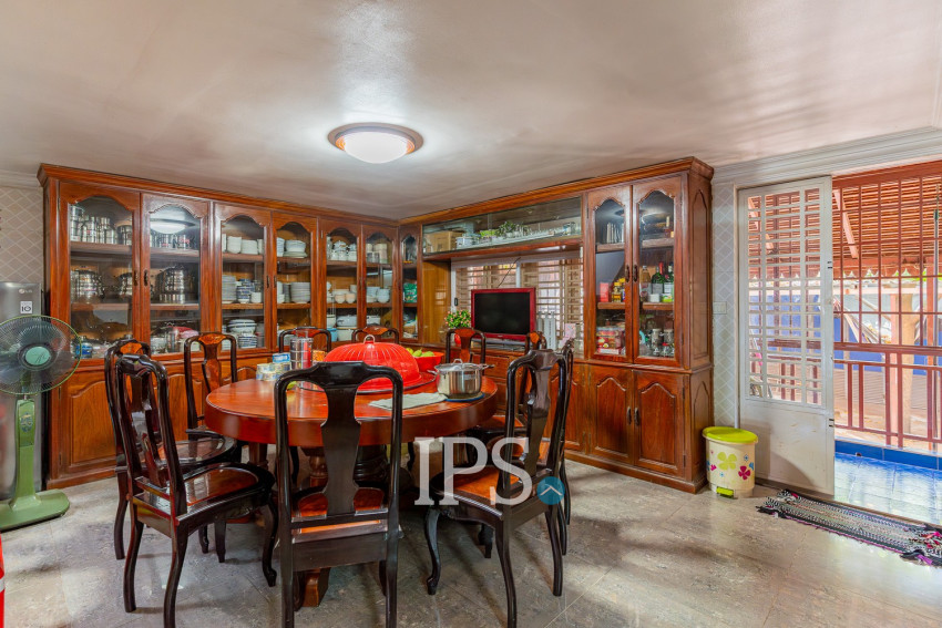 6 Bedroom Villa For Sale - Chip Mong 271, Chak Angrae Leu, Phnom Penh