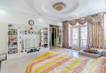 6 Bedroom Villa For Sale - Chip Mong 271, Chak Angrae Leu, Phnom Penh thumbnail