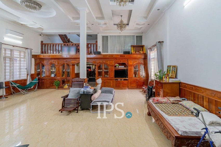 6 Bedroom Villa For Sale - Chip Mong 271, Chak Angrae Leu, Phnom Penh