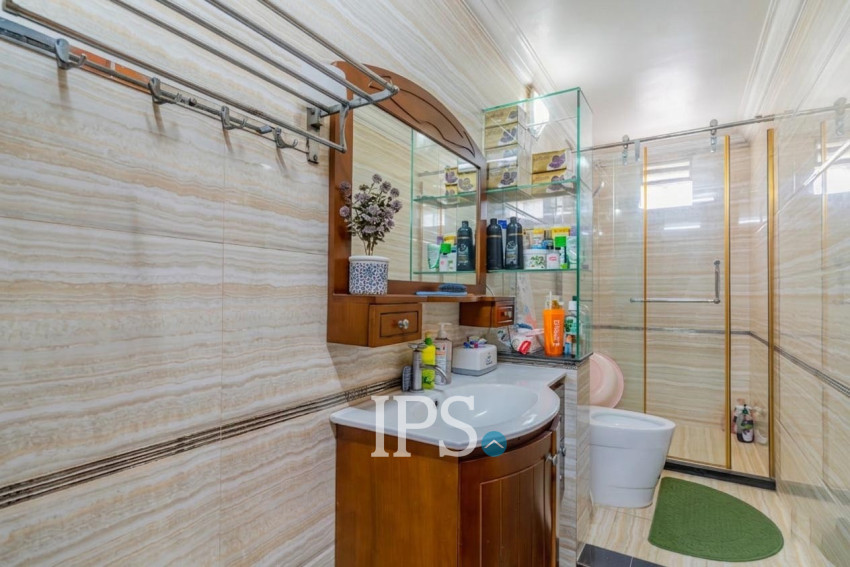 6 Bedroom Villa For Sale - Chip Mong 271, Chak Angrae Leu, Phnom Penh