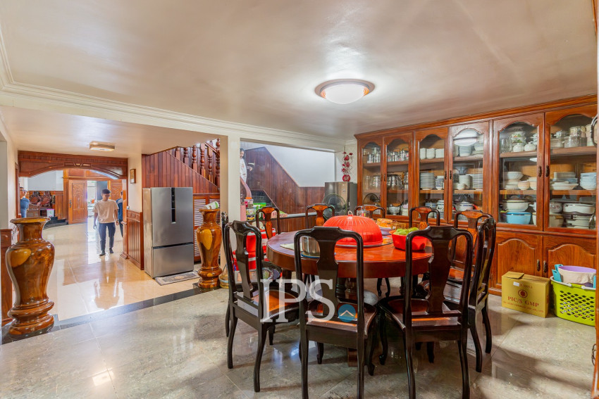 6 Bedroom Villa For Sale - Chip Mong 271, Chak Angrae Leu, Phnom Penh