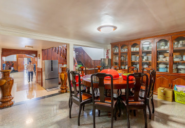 6 Bedroom Villa For Sale - Chip Mong 271, Chak Angrae Leu, Phnom Penh thumbnail