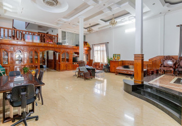 6 Bedroom Villa For Sale - Chip Mong 271, Chak Angrae Leu, Phnom Penh thumbnail