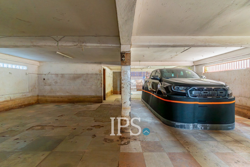 6 Bedroom Villa For Sale - Chip Mong 271, Chak Angrae Leu, Phnom Penh