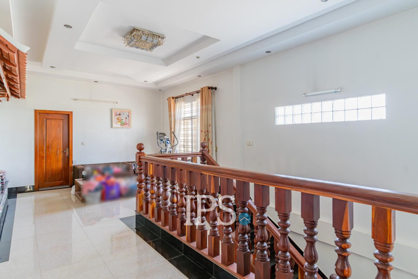 6 Bedroom Villa For Sale - Chip Mong 271, Chak Angrae Leu, Phnom Penh